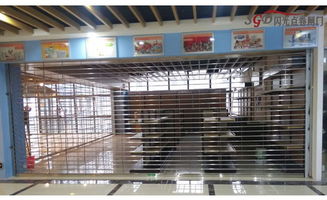 电动不锈钢卷帘门与木制品 现代与自然的完美交融